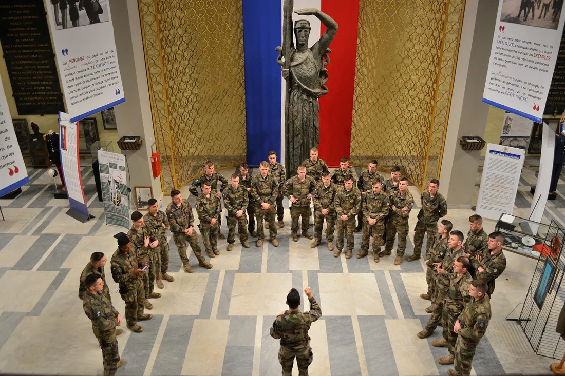 Le choeur de Saint-Cyr-Coëtquidan en répétition